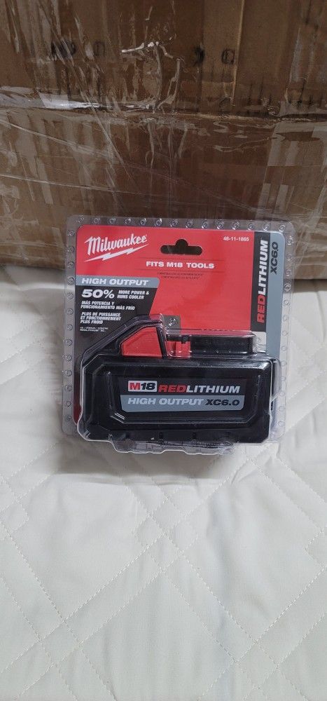 Milwaukee
M18 18-Volt Lithium-Ion High Output 6.0Ah Battery Pack )