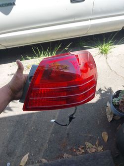Nissan rogue tail light