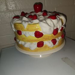 Vintage Strawberry Shortcake Pedestal Covered 