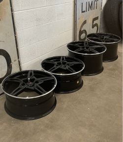 Corvette C8 Staggered Factory Wheels LIKE NEW
