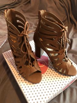 Tie-Up Heels
