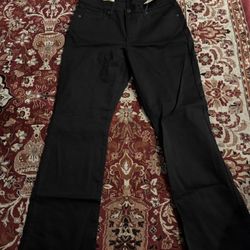 Women’s Levi’s style classic boot cut size 32 ways 32 length black