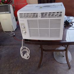 FRIGIDAIRE Air Conditioner Like New 5.000 Blut