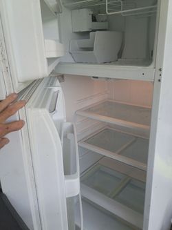 GE Refrigerator works great !!!