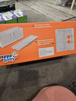 Power strip cover with outlet cover box