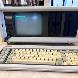 Compaq Plus Vintage portable Desk Computer model 101709 Power on/Green Screen Monitor in excellent condition 