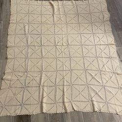 Vintage Hand Crocheted Pineapple Pattern 58”x51” Table Topper