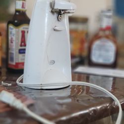Electric Can Opener 
