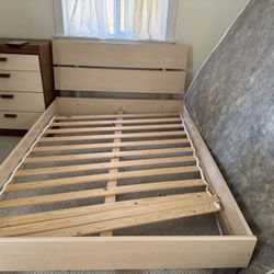 Wood Bed Frame – Full Size (Slats Included)