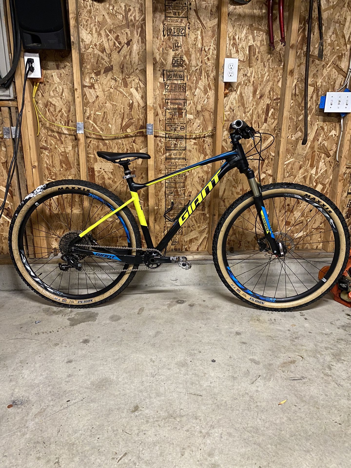Giant Fathom Mountain Bike