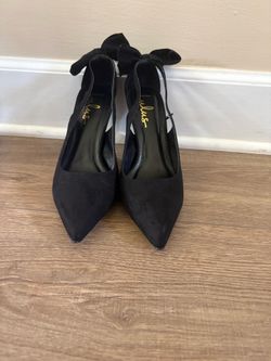 Lulu’s Black Pointed-Toe Heels, size 7.5
