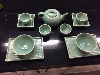 Beautiful 12 Piece Sake / Tea Set