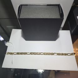 14k Yellow Gold 8.5" Mens Solid Figaro 7.62mm. 13.82 grams Bracelet