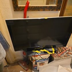 32" Sony TV with Remote