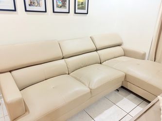 Sectional beige Couch – Pickup Only
