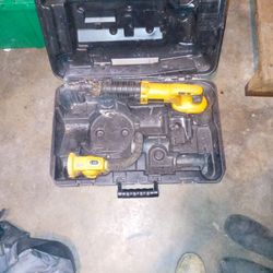 18v DeWalt Sawsall And Flash Light 