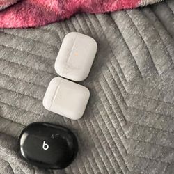 AirPods And Beats Earphones ( READ DESCRIPTION)