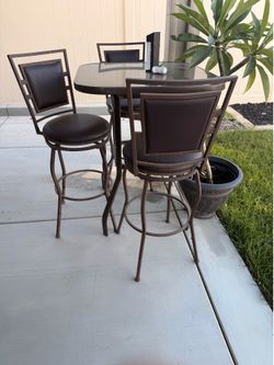 Table with 3 bar stools $100
