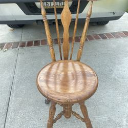 Cool Piano Seat With Claw Feet