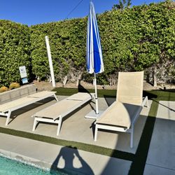 White Lounge Chair 