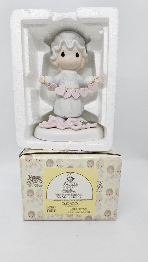 Precious Moments You Have Touched So Many Hearts Porcelain Girl Figurine 5" 1983
Excellent Pre-owned condition, no flaws, mint condition as it was