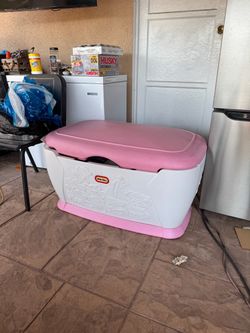 A little tykes toy box