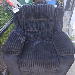 New classic furniture. Recliner.make me offer
