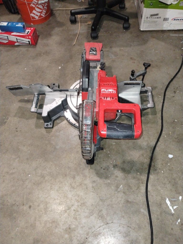 Milwaukee compond miter saw ( No Battery )