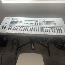 Yamaha MO6 Synthesizer