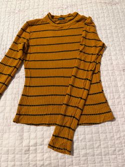 Forever 21 women sweater Small