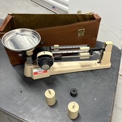 Ohaus Dial-O-Gram Balance 2610 g Scale with Weights and Carry Case  Missing one weight 