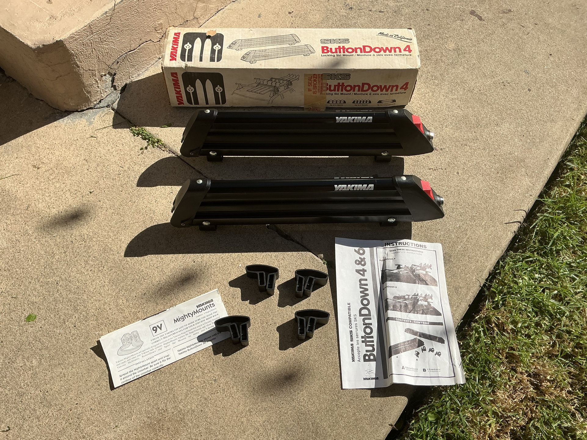 Yakima ButtonDown 4 Snowboard/Ski Racks with Locks **Like New**