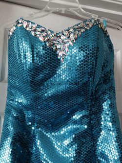 Mermaid prom dress never used. Zipper needs replacing. Size 7-8