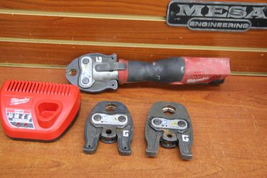 Milwaukee 2473-20 m12 Press Tool Crimp w/ Batt & Charger 3 Attachments