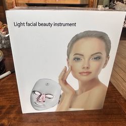 ♥️♥️ beauty facial mask with light skin therapy  brand new never opened♥️♥️