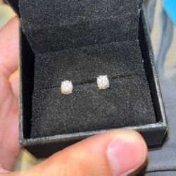 14k white gold solitaire ear rings 
