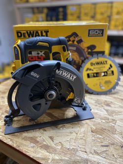 DEWALT FLEXVOLT 60-Volt MAX Brushless 7-1/4 in. Cordless Circular Saw with Brake TOOL ONLY