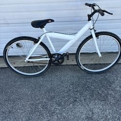 Razor 2000 26” Bike White