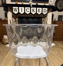 Clear drink tub