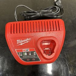 Milwaukee M12 Charger 
