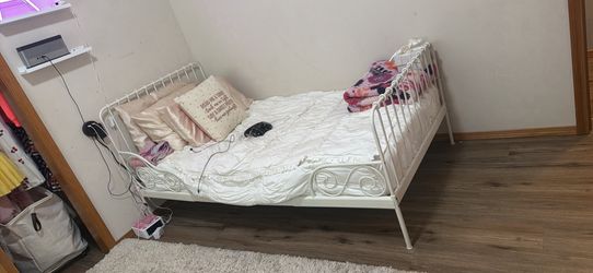 Metal bed frame