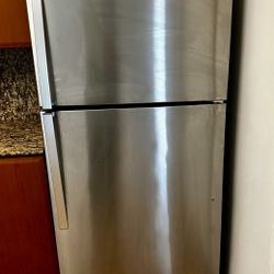 Whirlpool Top freezer refrigerator 