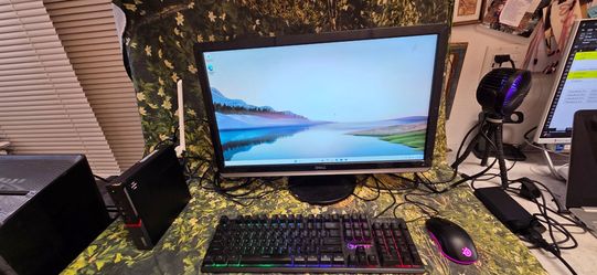 Lenovo Tiny M715q AMD 8Ram 128SSD wifi keyboard,mouse screen 24" win 11-Office  great condition