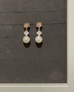 Faux Pearl/Diamond/Rose Gold 💠 Earrings