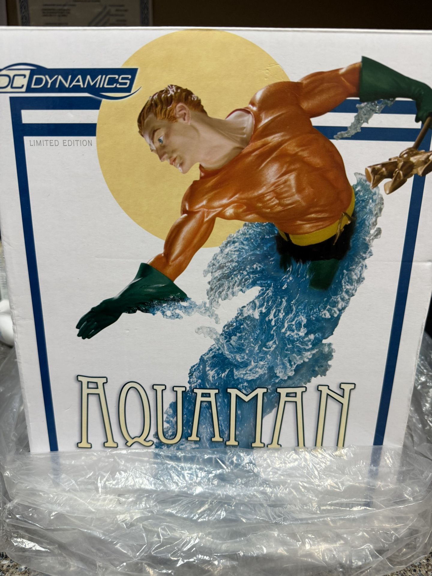Aquaman statue DC Dynamics