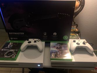 Xbox one s 1 tb  bu bundles and riffmaster