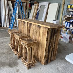 Mesa Bar Con Tres Sillas Y Tres Luces 