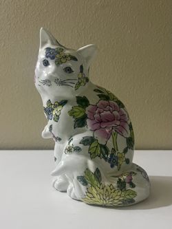 Chinese export porcelain cat figurine