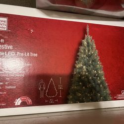pre lit christmas tree