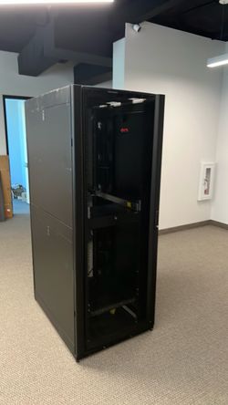 APC AR3150 42U NetShelter Server Rack Enclosure